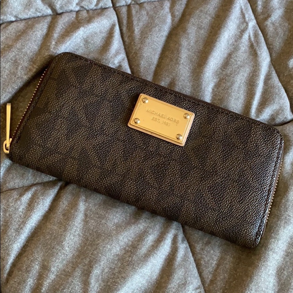 Michael kors wallet